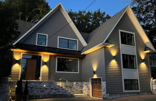 Barrie House | Stunning home best location in Barrie