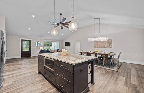 North Raleigh House | Stunning Home, conveniently located in Raleigh