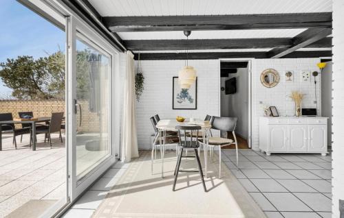 Faarevejle House | Stunning Home In Fårevejle With Kitchen