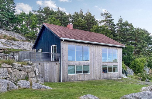 Farsund House | Stunning home in Farsund with WiFi