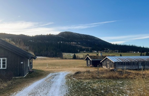 Hundorp House | Stunning home in Fåvang with WiFi