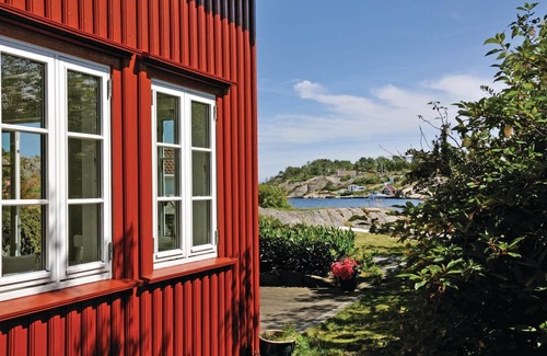 Flekkerøy House | Stunning home in Flekkerøy with kitchen