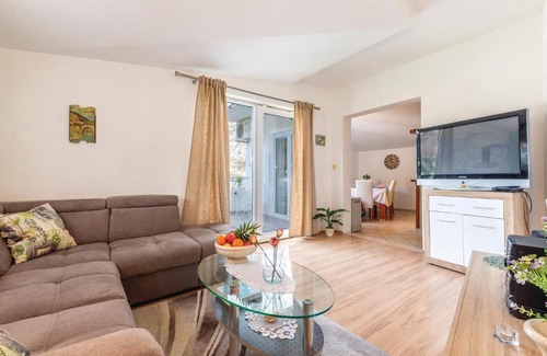 Omis House | Stunning Home In Gata-zvecanje With 3 Bedrooms And Wifi