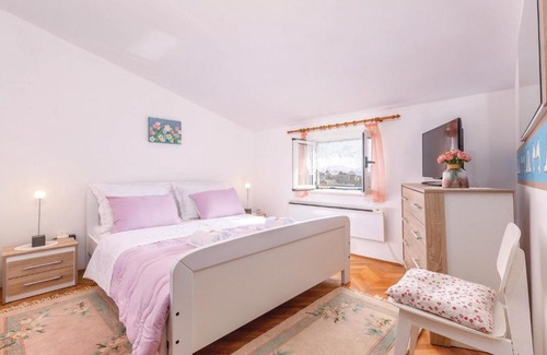 Omis House | Stunning Home In Gata-zvecanje With 3 Bedrooms And Wifi