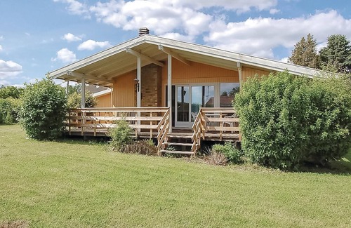 Hejlsminde Strand House | Stunning home in Hejls with kitchen