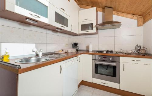 Golovik House | Stunning Home In Moscenicka Draga
