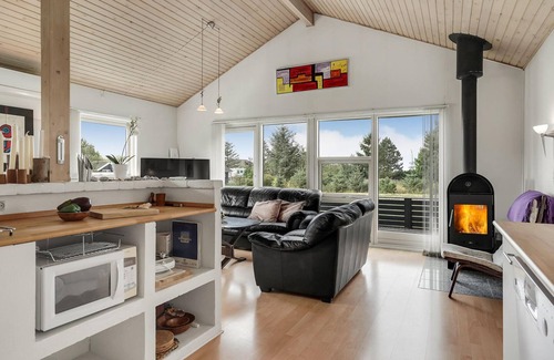 Trend House | Stunning home in Løgstør with WiFi