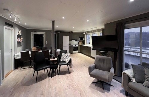Lyngdal House | Stunning home in Lyngdal with WiFi