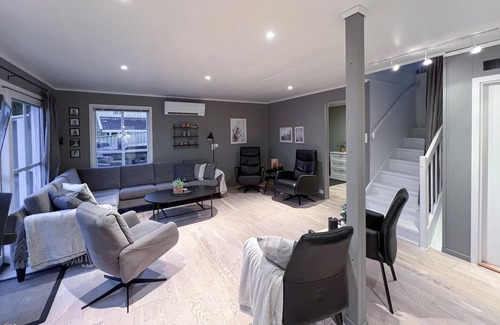 Lyngdal House | Stunning home in Lyngdal with WiFi