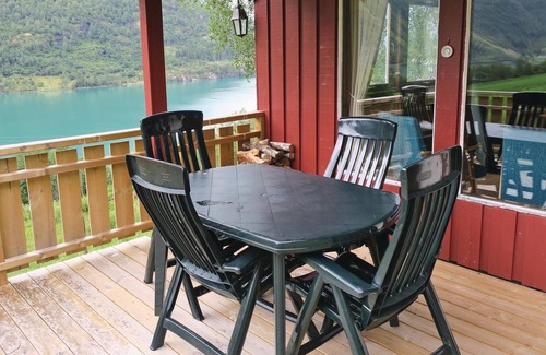 Jostedal House | Stunning home in Olden with kitchen