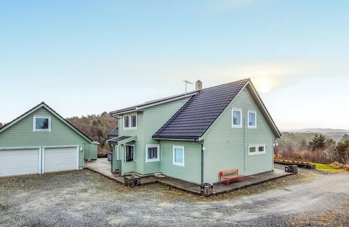 Sveio House | Stunning home in Sveio with WiFi