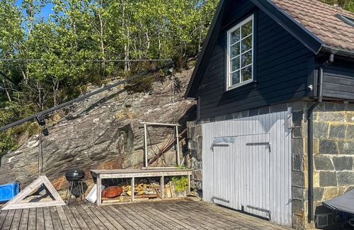 Sveio House | Stunning home in Sveio with kitchen