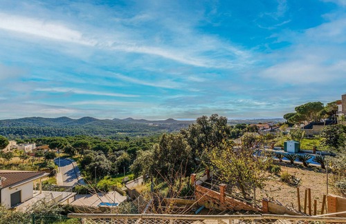 Tordera House | Stunning home in Tordera with WiFi