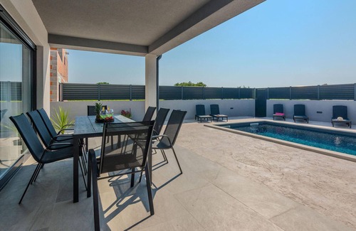 Vrsi House | Stunning home in Vrsi with WiFi