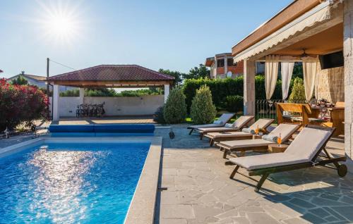 Vrsi House | Stunning Home In Vrsi With Sauna