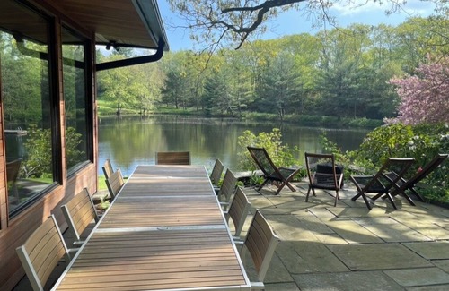 Roxbury House | STUNNING Home on 3 acre Private Pond w. Hot Tub, BBQ, Firepit