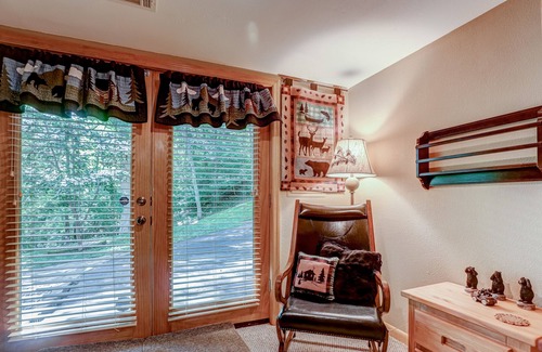 Tarheel House | Stunning home with fireplace, gazebo & Ping-Pong - dogs welcome