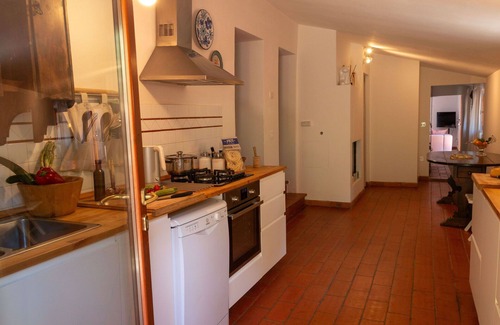 Terranuova Bracciolini Villa | Stunning private villa with WIFI, A/C, private pool, hot tub, TV, patio and pets allowed