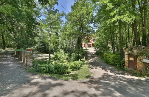 Terranuova Bracciolini Villa | Stunning private villa with WIFI, A/C, private pool, hot tub, TV, patio and pets allowed