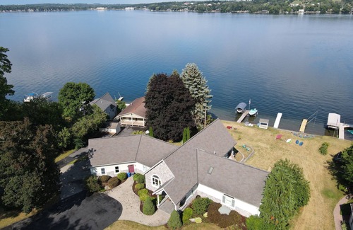 Penn Yan House | Stunning Keuka Lake House! Kayak, SUP, fish, swim, campfires