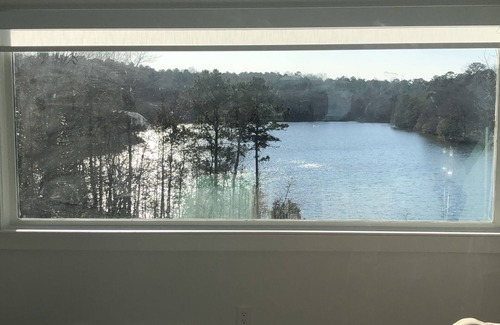 Flowery Branch Ski Chalet | Stunning Lake Chalet close to Margaritaville & Aqualand