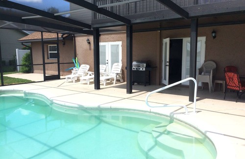 Auburndale House | Stunning Lake Front Home on Lake Whistler - Perfect for all the Family to Enjoy!