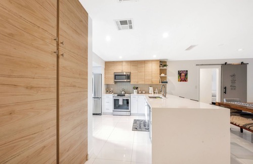 Central Naples Apartment | Stunning Lake View-Emilio Sanchez Tennis Academy