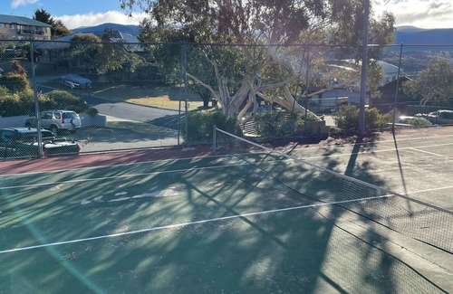 Jindabyne Apartment | Stunning lake views. Cosy three bed apartment. Great in winter or summer.