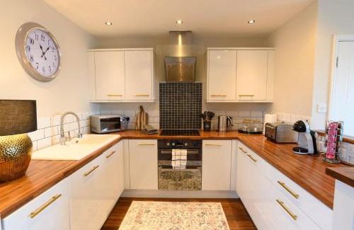 Vauxhall Apartment | Stunning Liverpool City Location with River View and parking space included