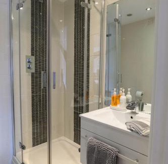 Vauxhall Apartment | Stunning Liverpool City Location with River View and parking space included