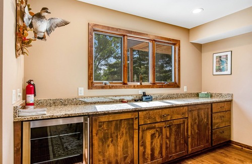 Wisconsin Dells Cabin | Stunning lodge with game room, balcony, central AC & washer/dryer