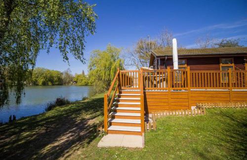 Saxmundham Cabin | Stunning Lodge With Free Wifi For Hire At Carlton Meres In Suffolk Ref 60013M