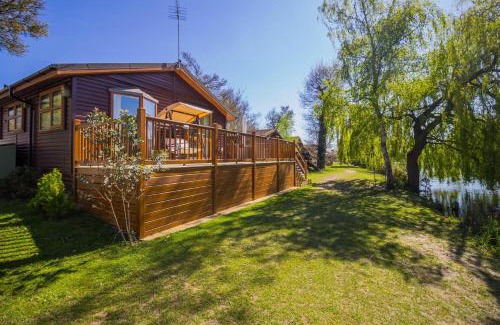 Saxmundham Cabin | Stunning Lodge With Free Wifi For Hire At Carlton Meres In Suffolk Ref 60013M