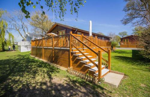 Saxmundham Cabin | Stunning Lodge With Free Wifi For Hire At Carlton Meres In Suffolk Ref 60013M