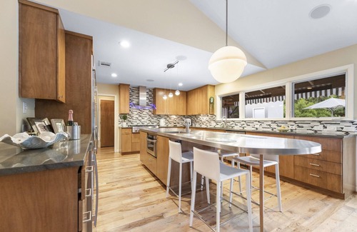 Balcones Park House | Stunning Mid-Century Home, Pool/Hot Tub, Perfect!