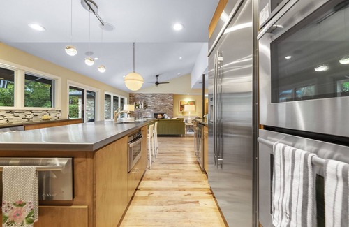 Balcones Park House | Stunning Mid-Century Home, Pool/Hot Tub, Perfect!
