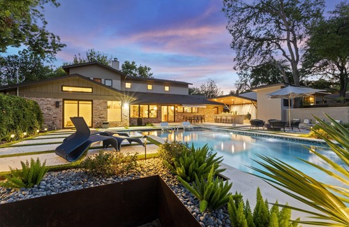 Balcones Park House | Stunning Mid-Century Home, Pool/Hot Tub, Perfect!