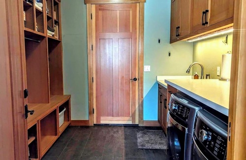 Bend Apartment | Stunning mountain views, quiet, peaceful, unique, private attached guest suite