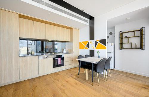 Parramatta Apartment | Stunning New 2 Bedrooms Apt Shopping & Parking