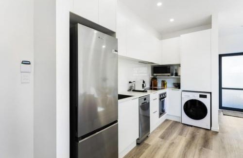 Pukekohe House | Stunning New 2BR Luxury in Pukekohe - WiFi Netflix