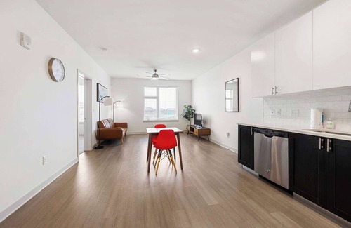 Downtown Louisville Apartment | Stunning Nulu 1BR CozySuites 08