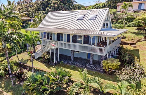 Laupahoehoe House | Stunning Ocean-front Retreat Overlooking Laupahoehoe Point