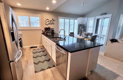 Washington Condo | Stunning Ocean View ~ Saltwater Pool ~ Hot tub ~ 2BR/2 Bath