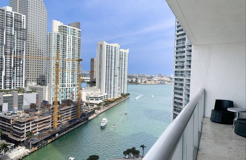 Downtown Miami Apartment | Stunning Ocean Views + 5-Star Amenities @ Best Location!