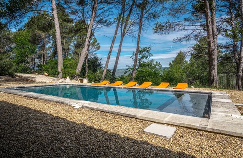 Roussillon House | Stunning panoramic views and heated pool in Roussillon
