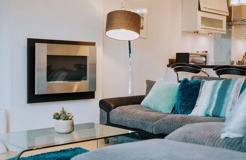 Newquay City Centre Apartment | Stunning Penthouse - Sea Views, Beaches, Surfing & Parking