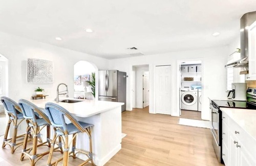 Central Naples House | STUNNING POOL HOME, 4 BEDS, NEWLY RENOVATED, CENTRALLY LOCATED