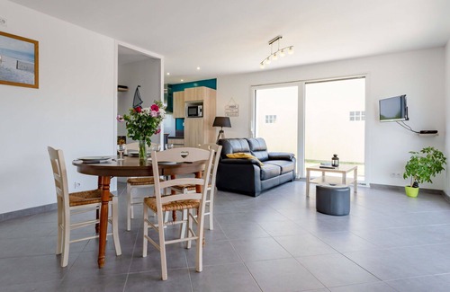 Saint-Germain-sur-Ay House | Stunning private villa for 4 people with TV, terrace and pets allowed