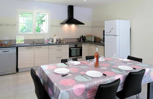 Civrac-en-Medoc House | Stunning private villa for 4 people with WIFI, TV, terrace and parking