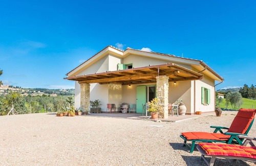 Casale Marittimo House | Stunning private villa for 6 people with WIFI, A/C, TV, terrace, pets allowed and panoramic view